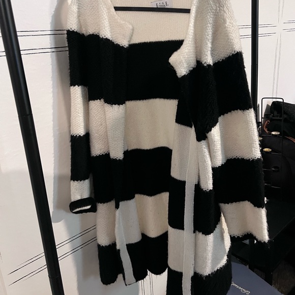 🎁Elle Long Black & White Cardigan - Picture 3 of 5